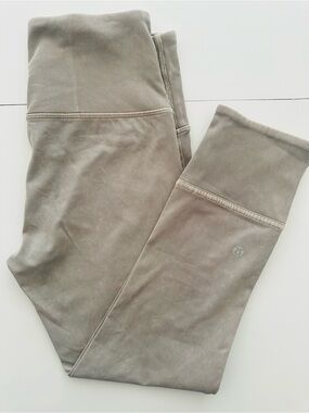 lululemon Taupe textured print leggings, card pocket at back, pristine, size 6